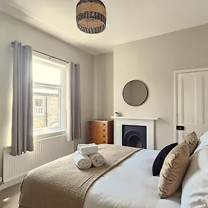  Holiday home St Pauls Terrace - 2 Bed House Nr Train Station United Kingdom